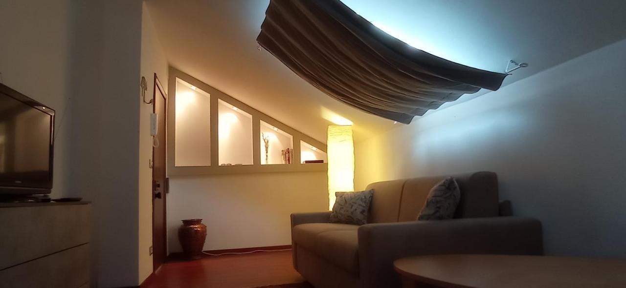 Appartamento Mansardato Ipatrizi มอนคาลีเอรี ภายนอก รูปภาพ